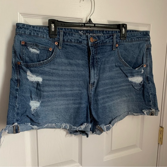No Boundaries 21/jr distressed denim cut off shorts - Picture 1 of 3